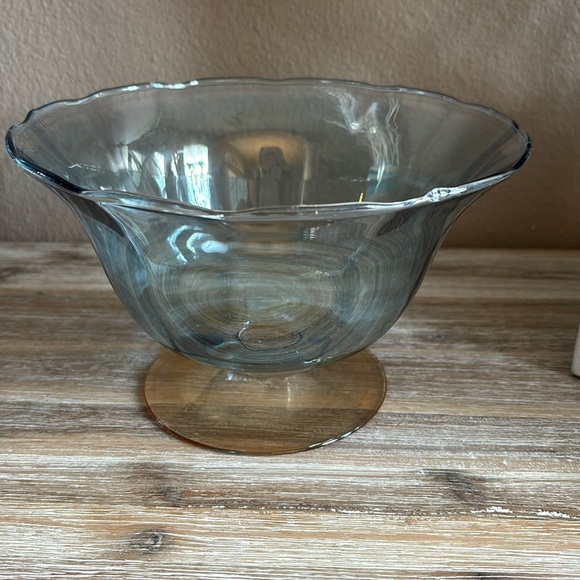 Glass pedestal bowl - Picture 1 of 4